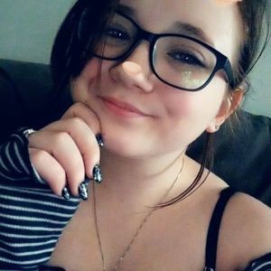 Meet your Posher, Leah